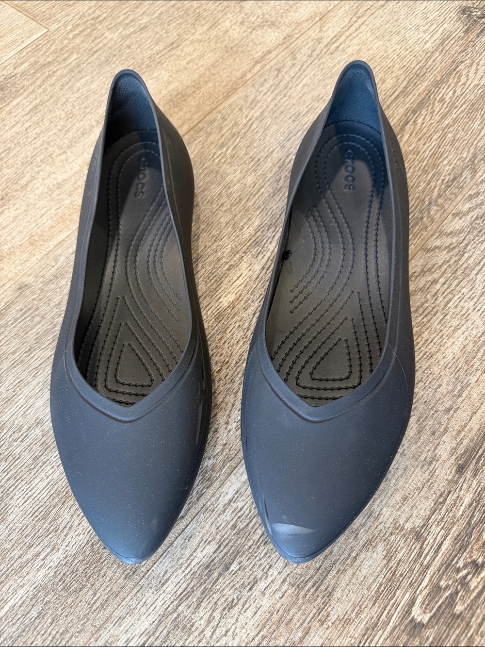 CROCS Women's Black Pointed Toe Slip-On Flats